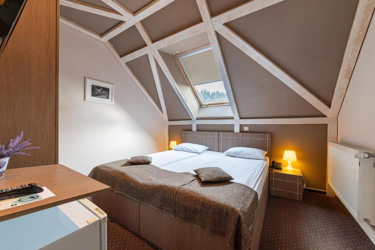 Complex Hotelier Cota O Mie Сіная Екстер'єр фото