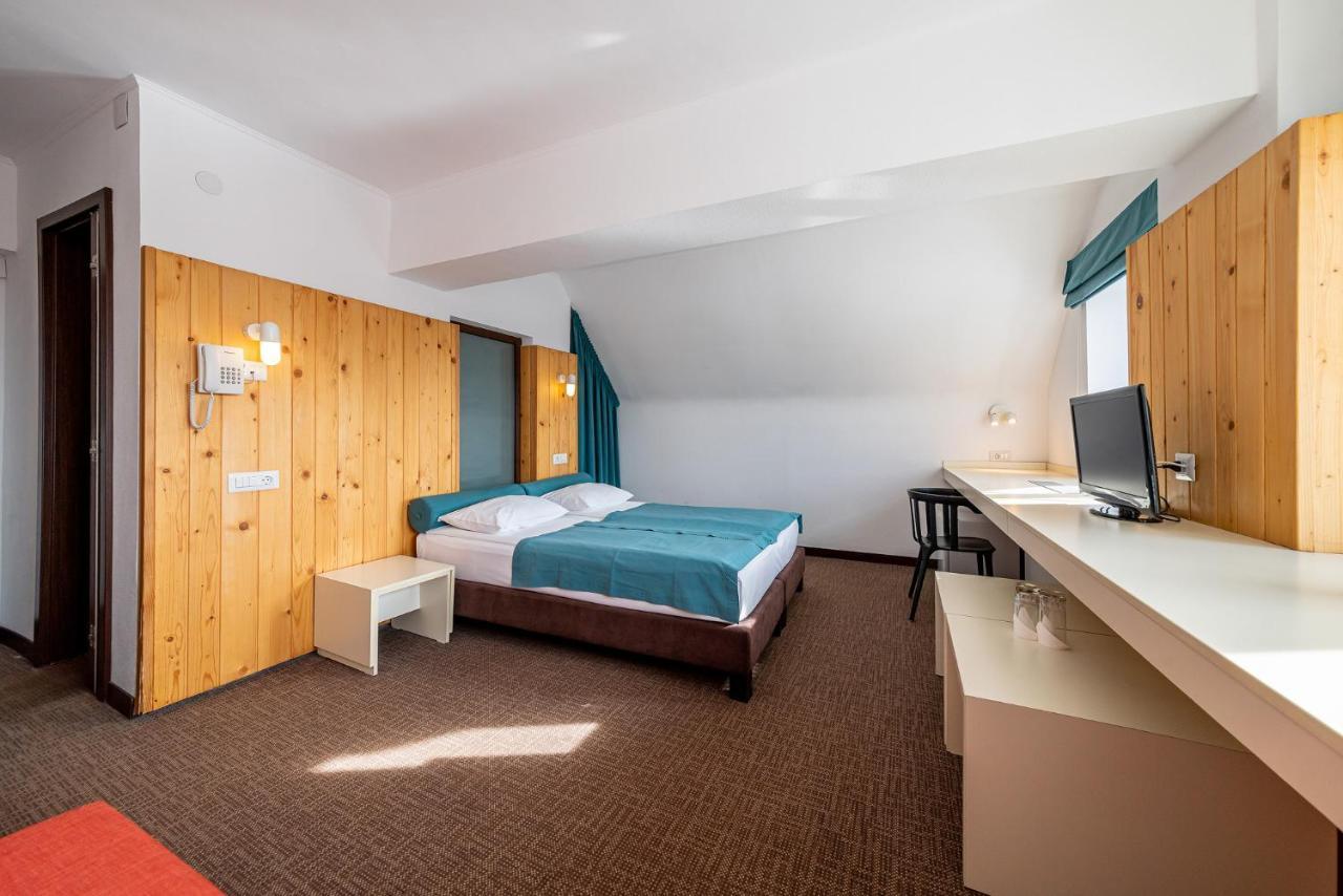 Complex Hotelier Cota O Mie Сіная Екстер'єр фото