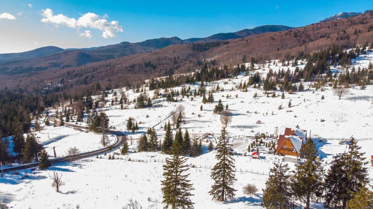 Complex Hotelier Cota O Mie Сіная Екстер'єр фото